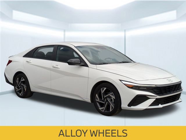 Used 2025 Hyundai Elantra Sport image 9