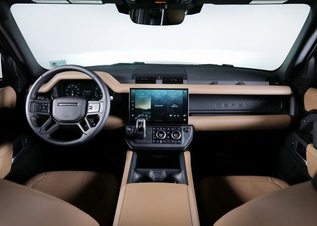 New 2026 Land Rover Defender 130 X-Dynamic SE image 4