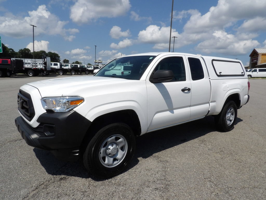 Used 2023 Toyota Tacoma SR RWD image 3