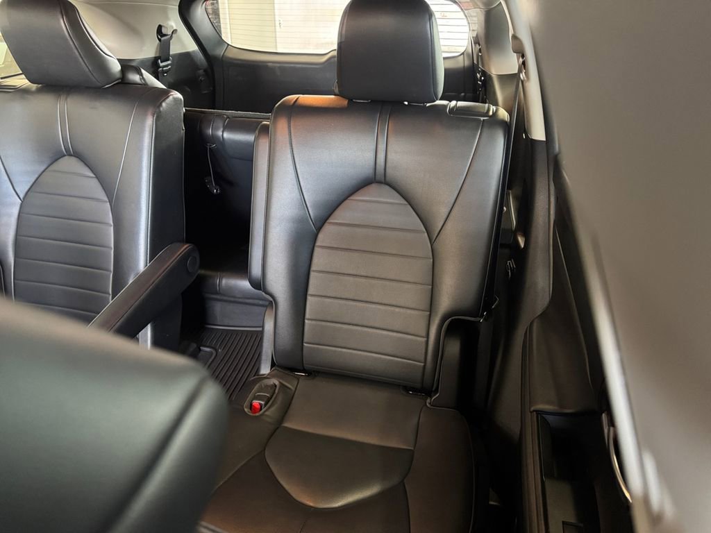 Used 2022 Toyota Highlander XLE image 19