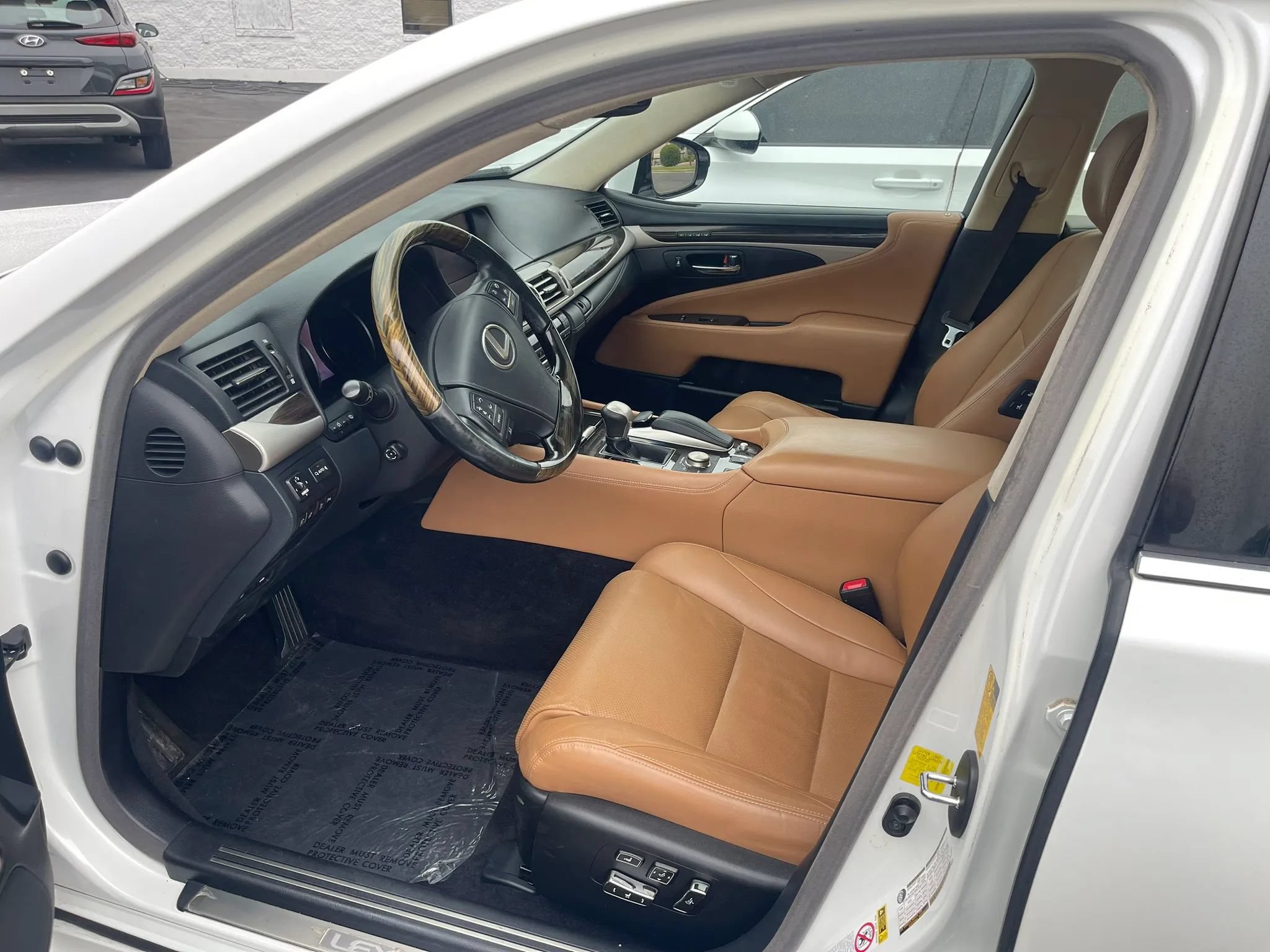 Used 2013 Lexus LS 460 w/ Comfort Pkg RWD image 27