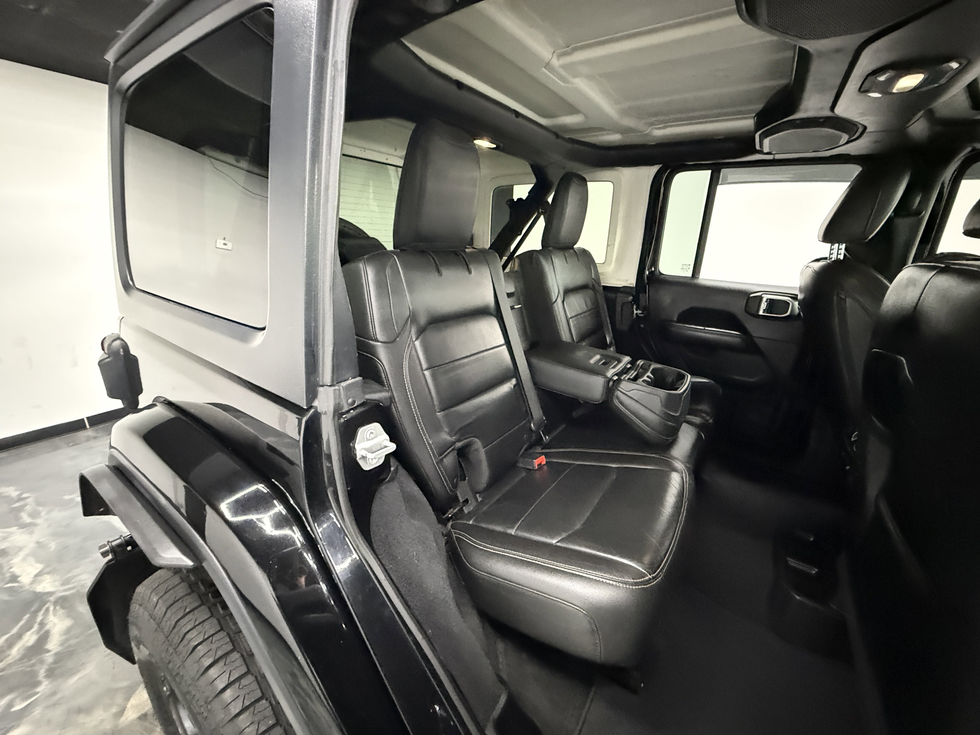 Used 2018 Jeep Wrangler Unlimited Sahara w/ Uconnect 4C Nav & Sound Group AWD/4WD image 24