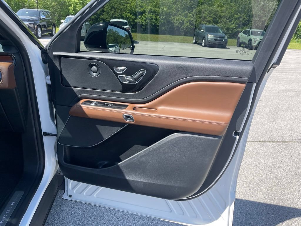 Used 2022 Lincoln Aviator Reserve w/ Equipment Group 201A AWD/4WD image 20
