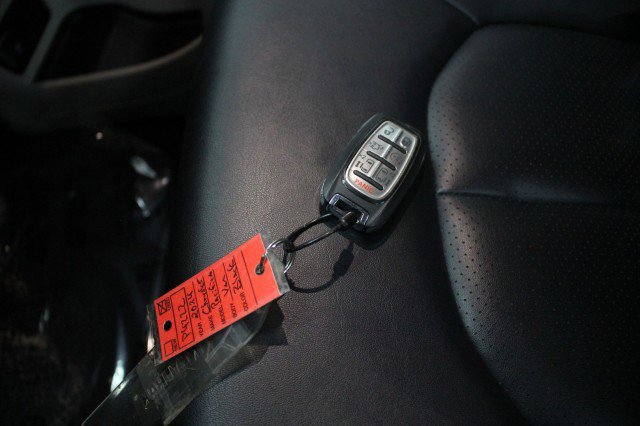 Used 2024 Chrysler Pacifica Touring-L image 33