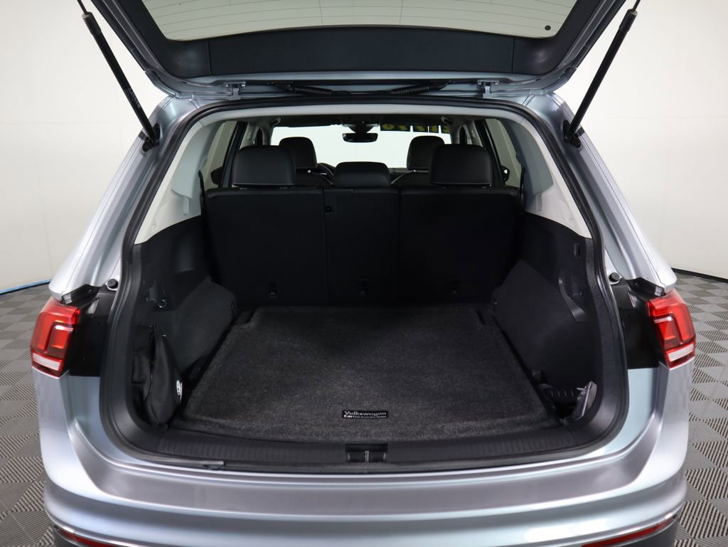 Used 2022 Volkswagen Tiguan SE w/ Panoramic Sunroof Package image 28