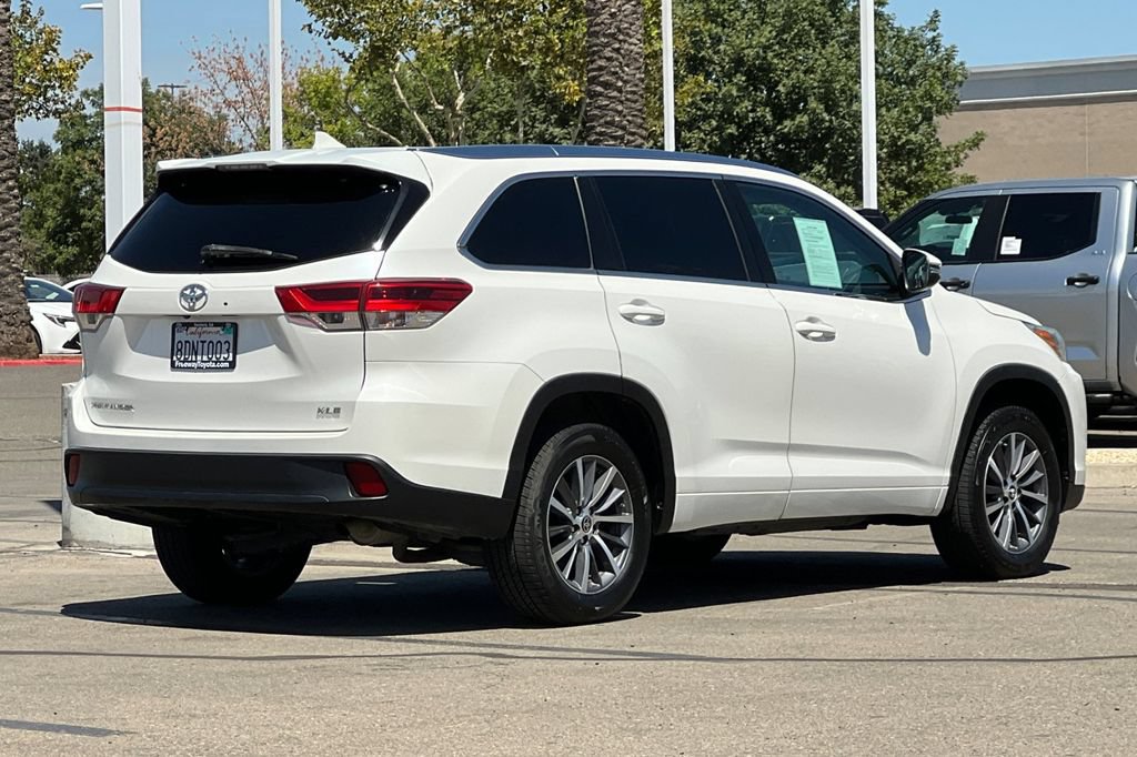 Certified 2018 Toyota Highlander XLE w/ Carpet Mat Package (TMS) FWD image 5