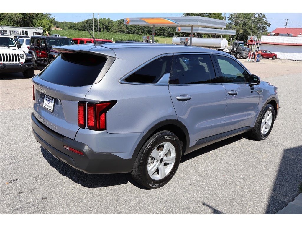 Used 2022 Kia Sorento LX FWD image 5