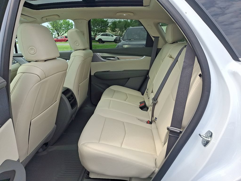 New 2026 Cadillac XT5 Premium Luxury w/ LPO, Floor Liner Package AWD/4WD image 5