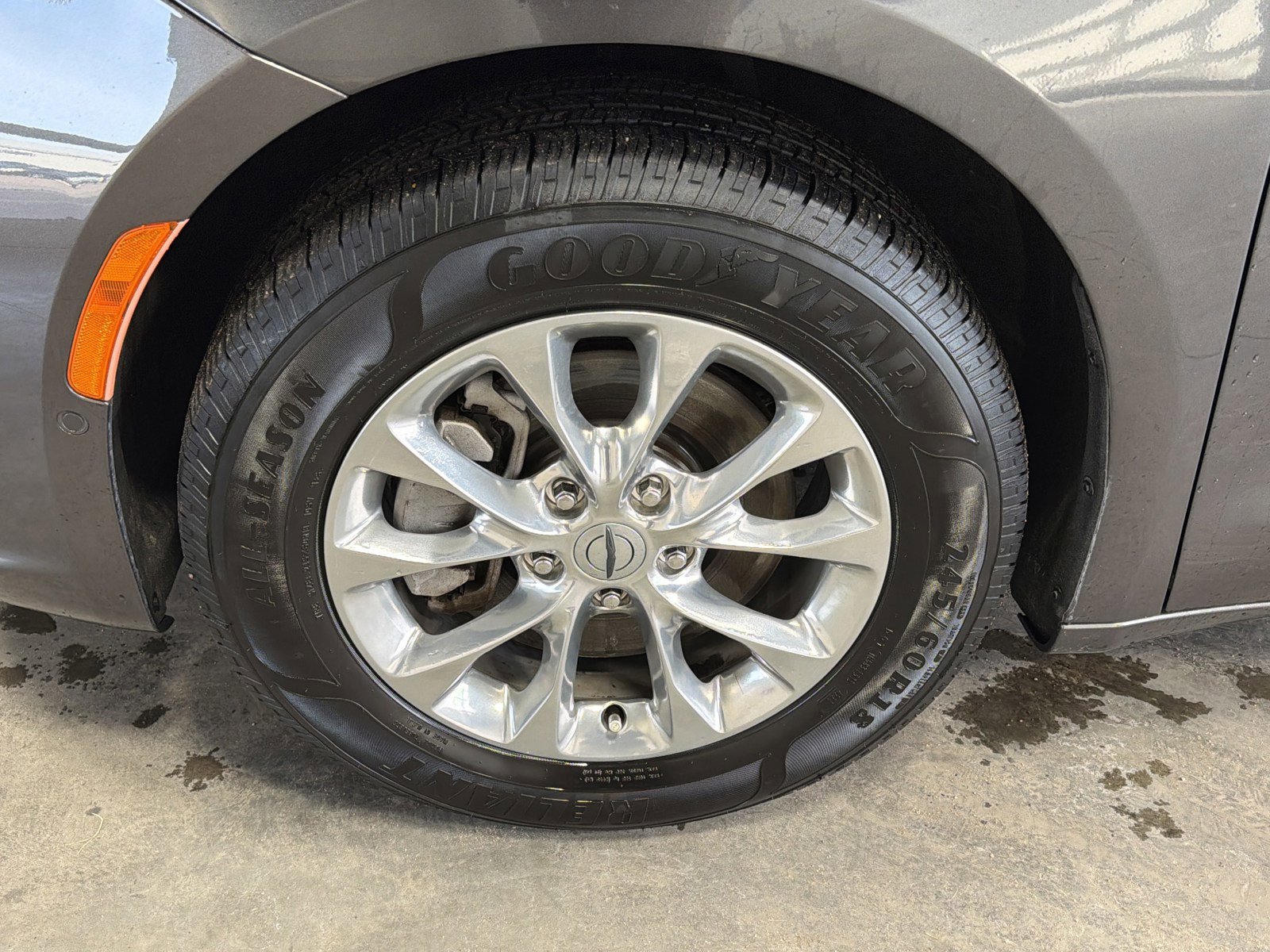 Used 2022 Chrysler Pacifica Touring-L w/ Uconnect Theater Family Group image 15