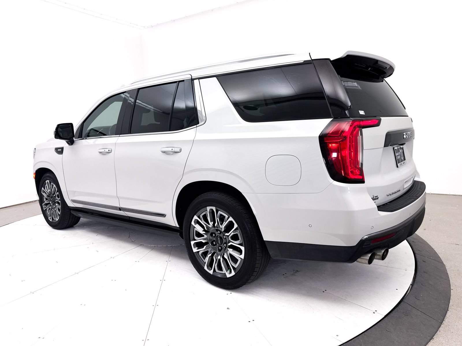 Used 2024 GMC Yukon Denali Ultimate AWD/4WD image 19