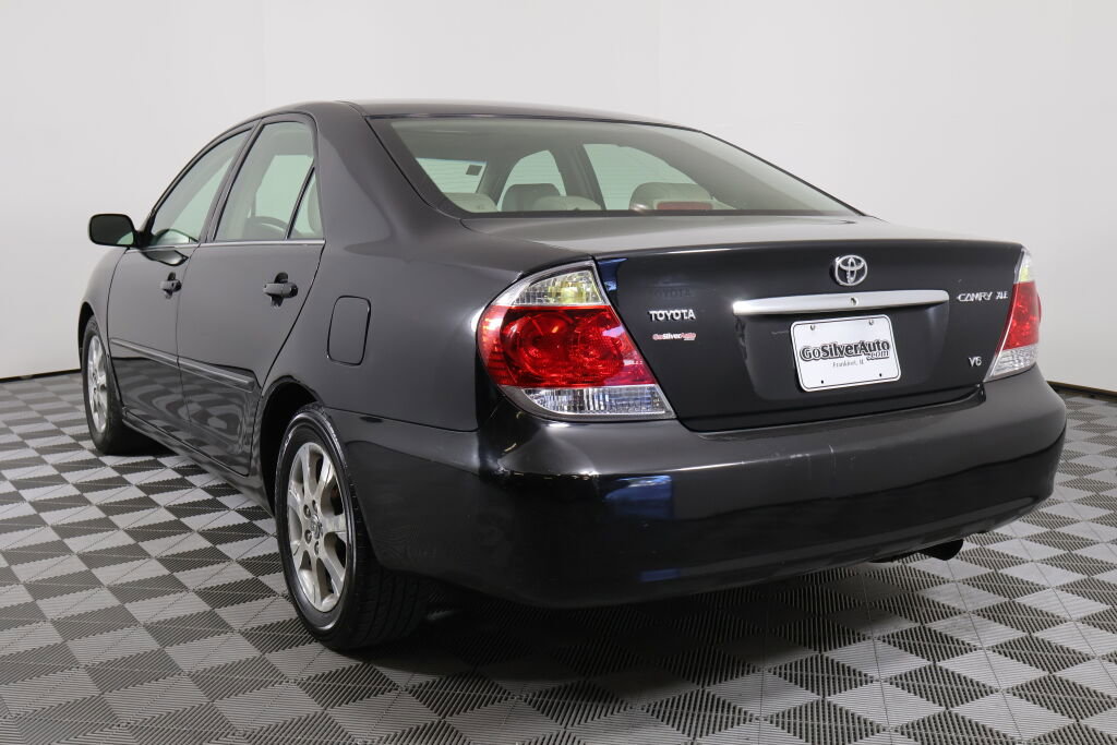 Used 2005 Toyota Camry XLE image 6