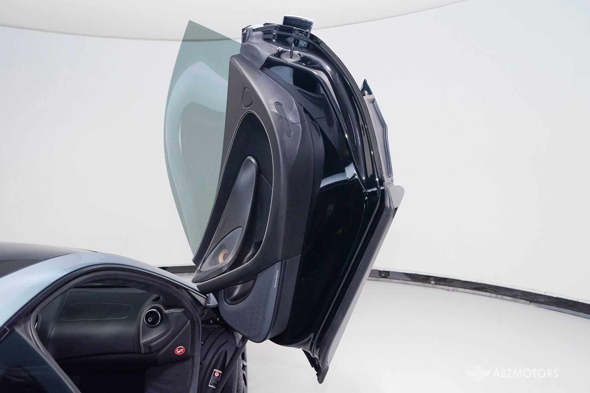 Used 2018 McLaren 570S image 10