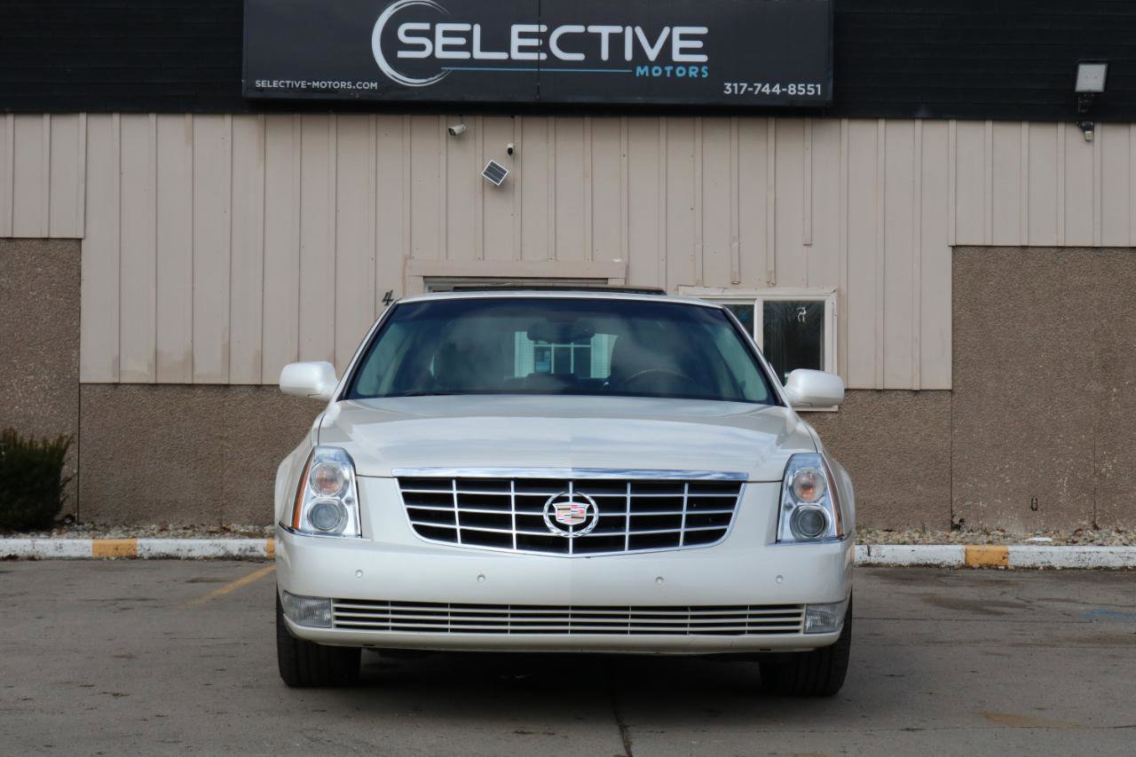Used 2009 Cadillac DTS w/ Sun And Sound Package image 2