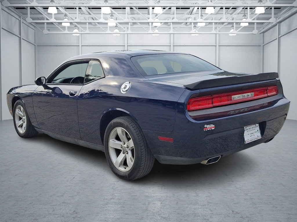 Used 2014 Dodge Challenger SXT RWD image 3