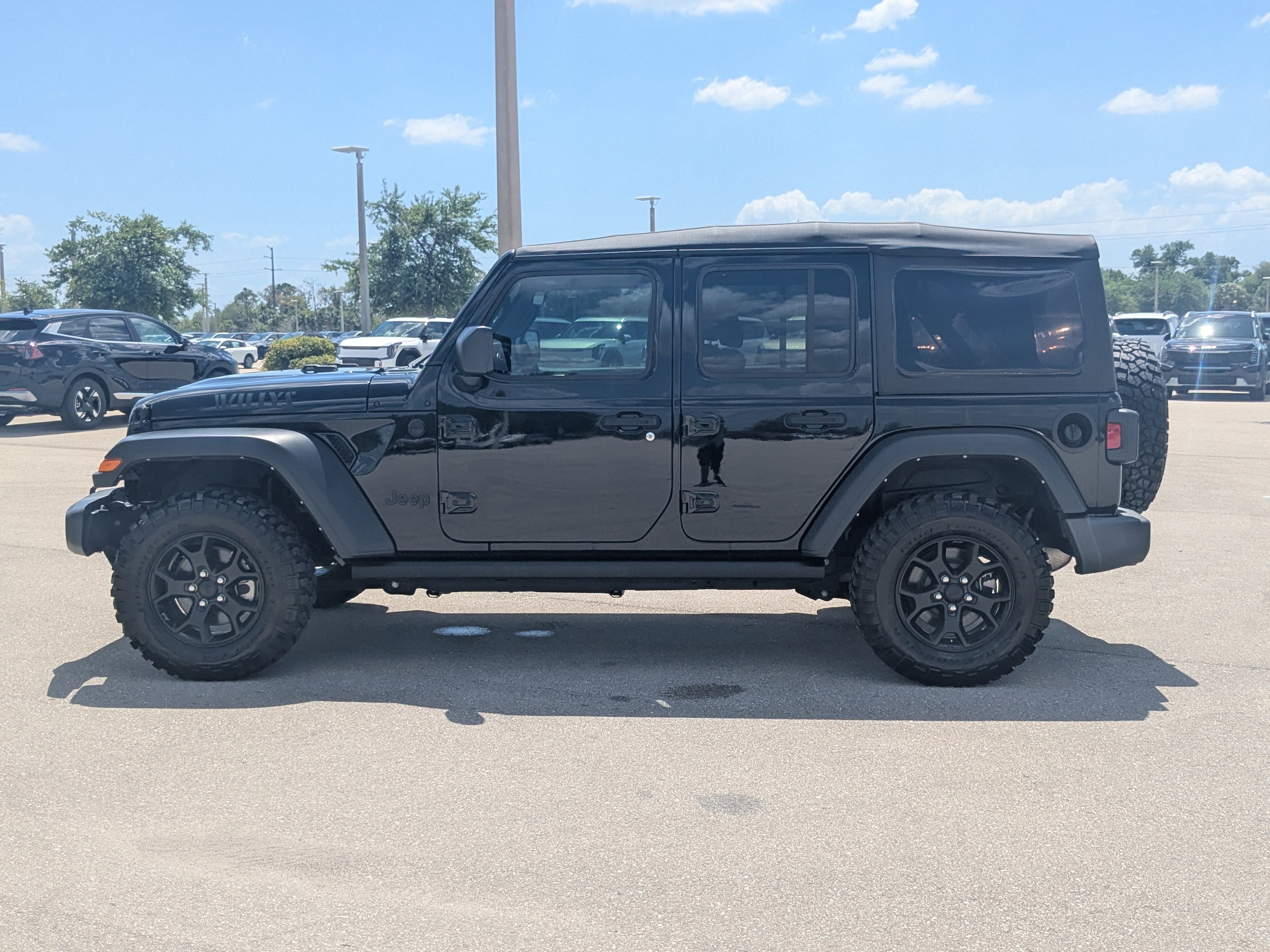 Used 2022 Jeep Wrangler Unlimited Sport AWD/4WD image 9