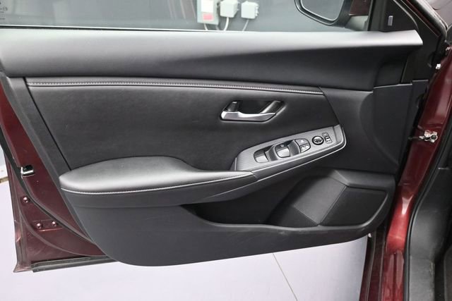 Used 2025 Nissan Sentra SV FWD image 11