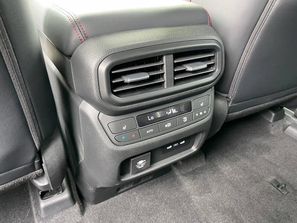 Used 2025 Honda Pilot Black Edition image 10