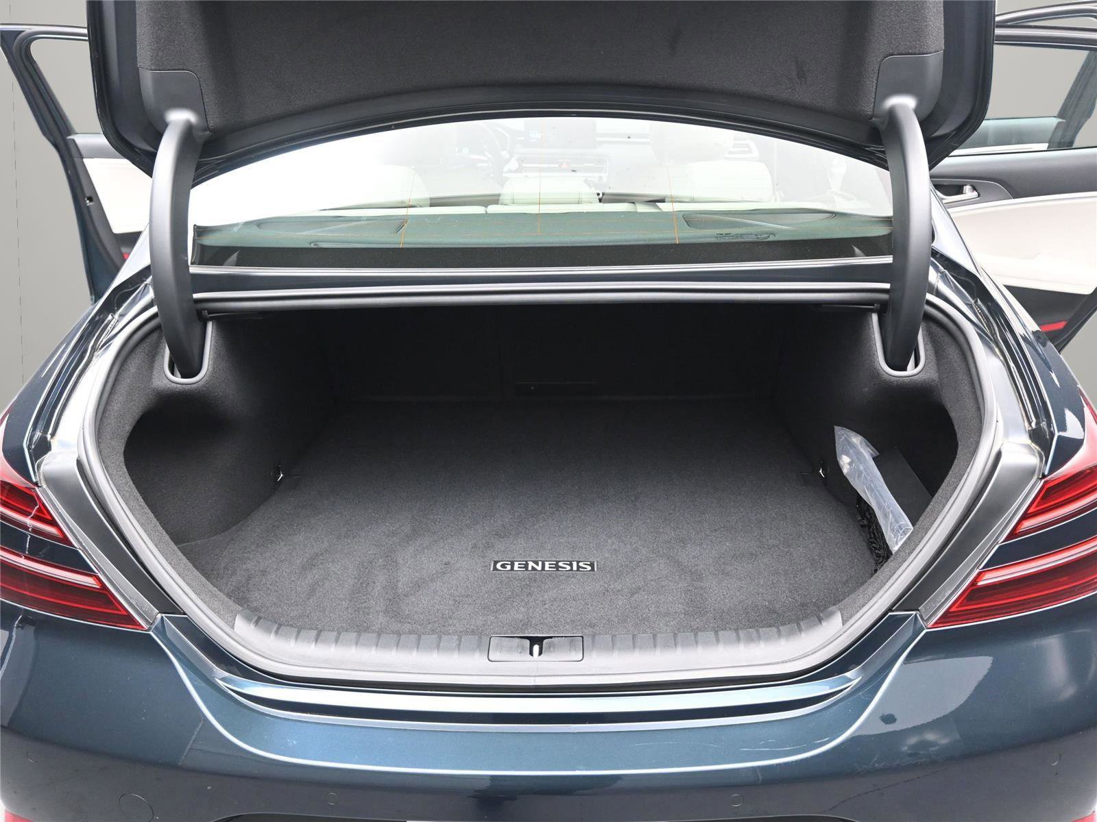 Used 2025 Genesis G70 2.5T w/ Sport Prestige Package image 8