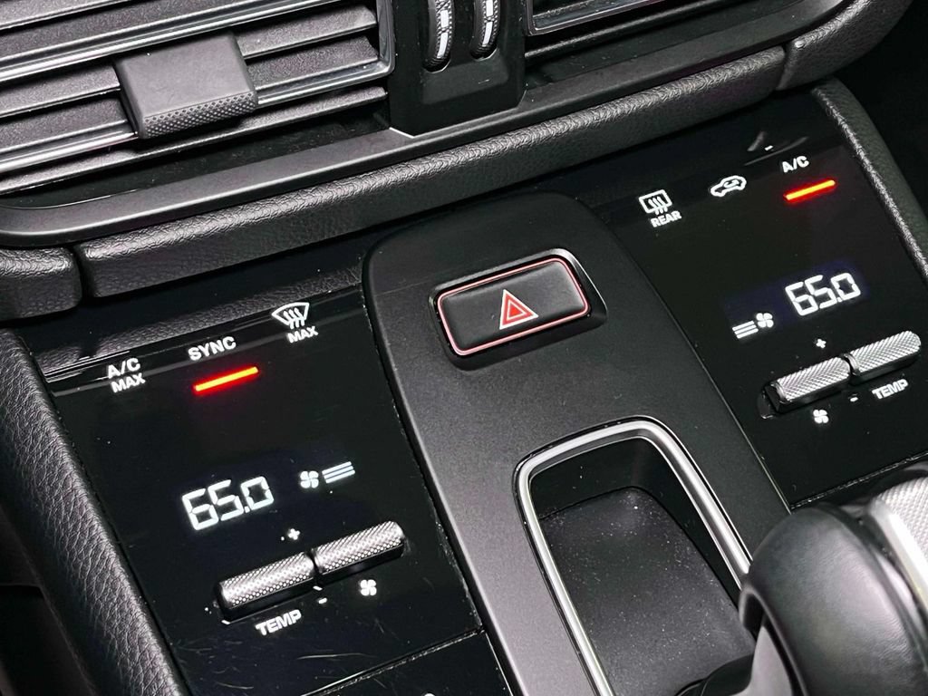 Certified 2023 Porsche Macan AWD/4WD image 31