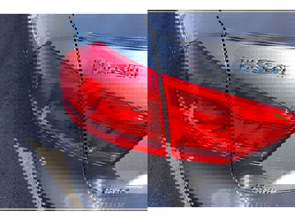 Used 2014 Volkswagen Passat TDI SEL Premium image 31