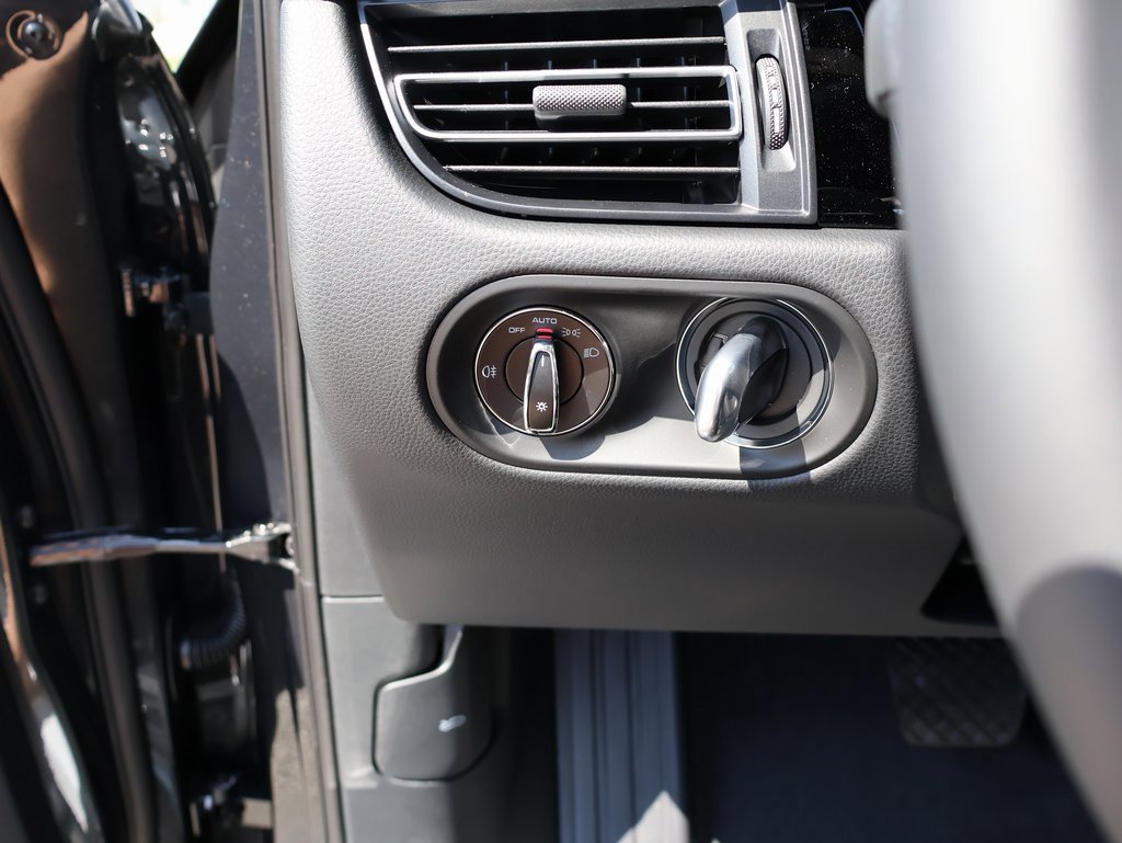 New 2025 Porsche Macan image 32