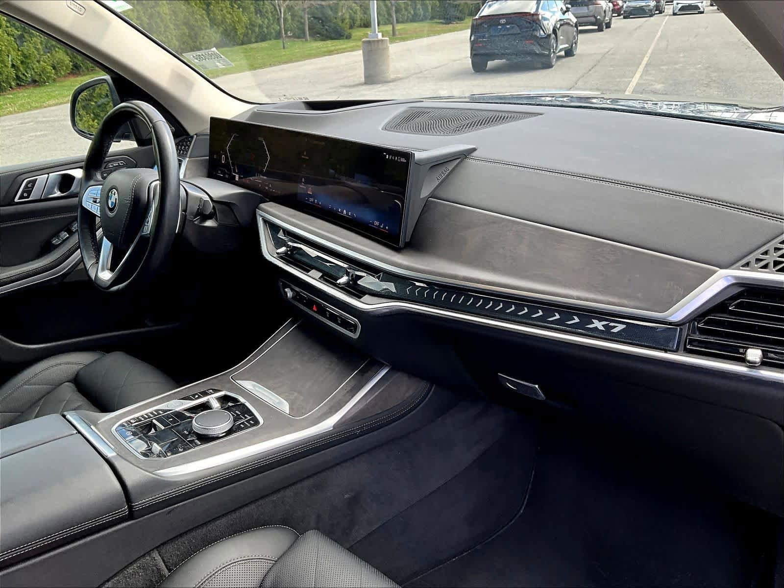 Used 2025 BMW X7 xDrive40i AWD/4WD image 14