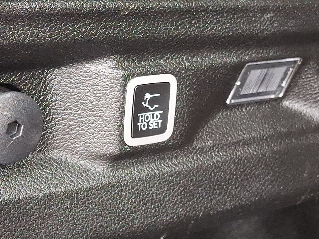 Used 2023 Jeep Grand Cherokee L Limited AWD/4WD image 33