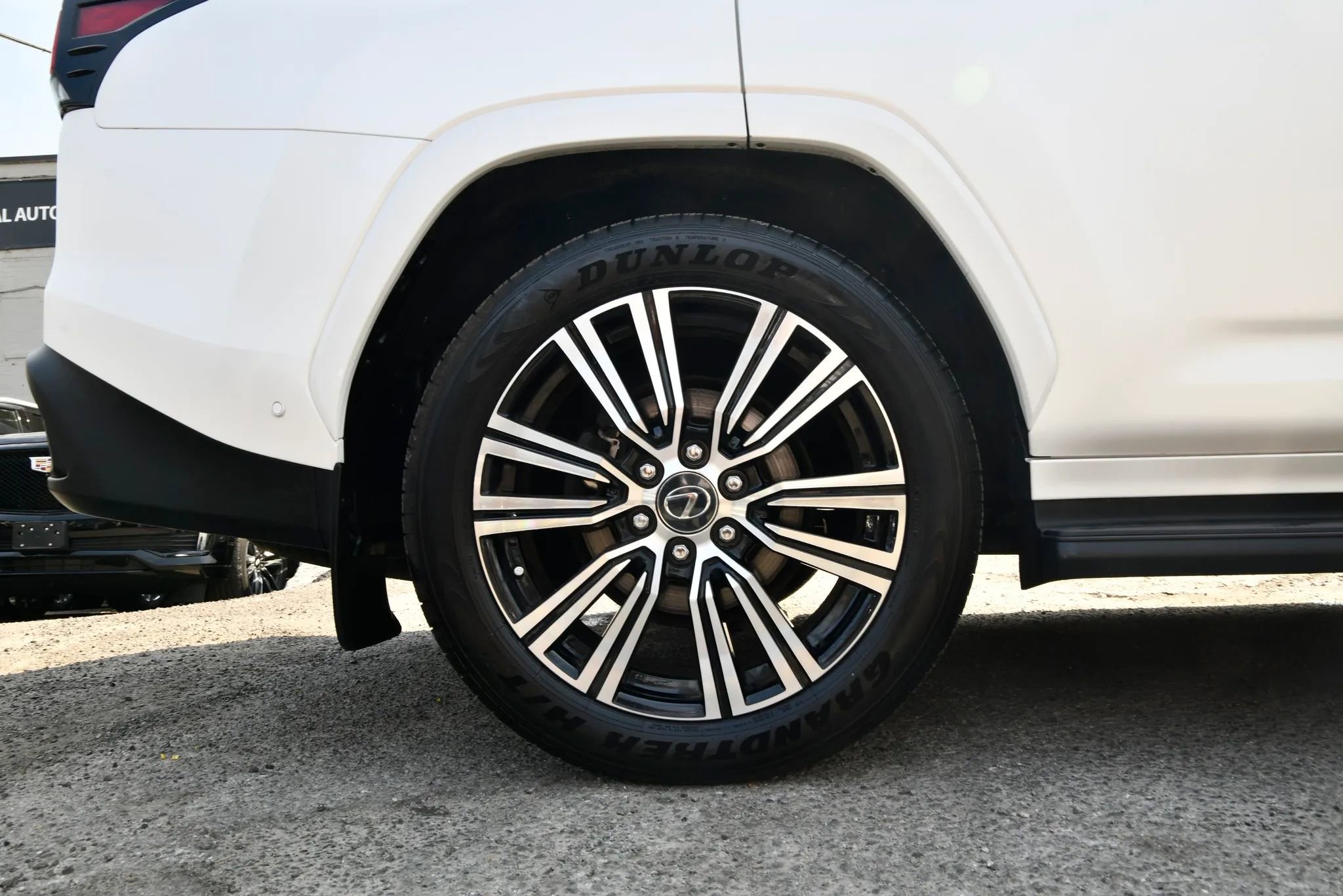 Used 2025 Lexus LX 700h Luxury AWD/4WD image 25