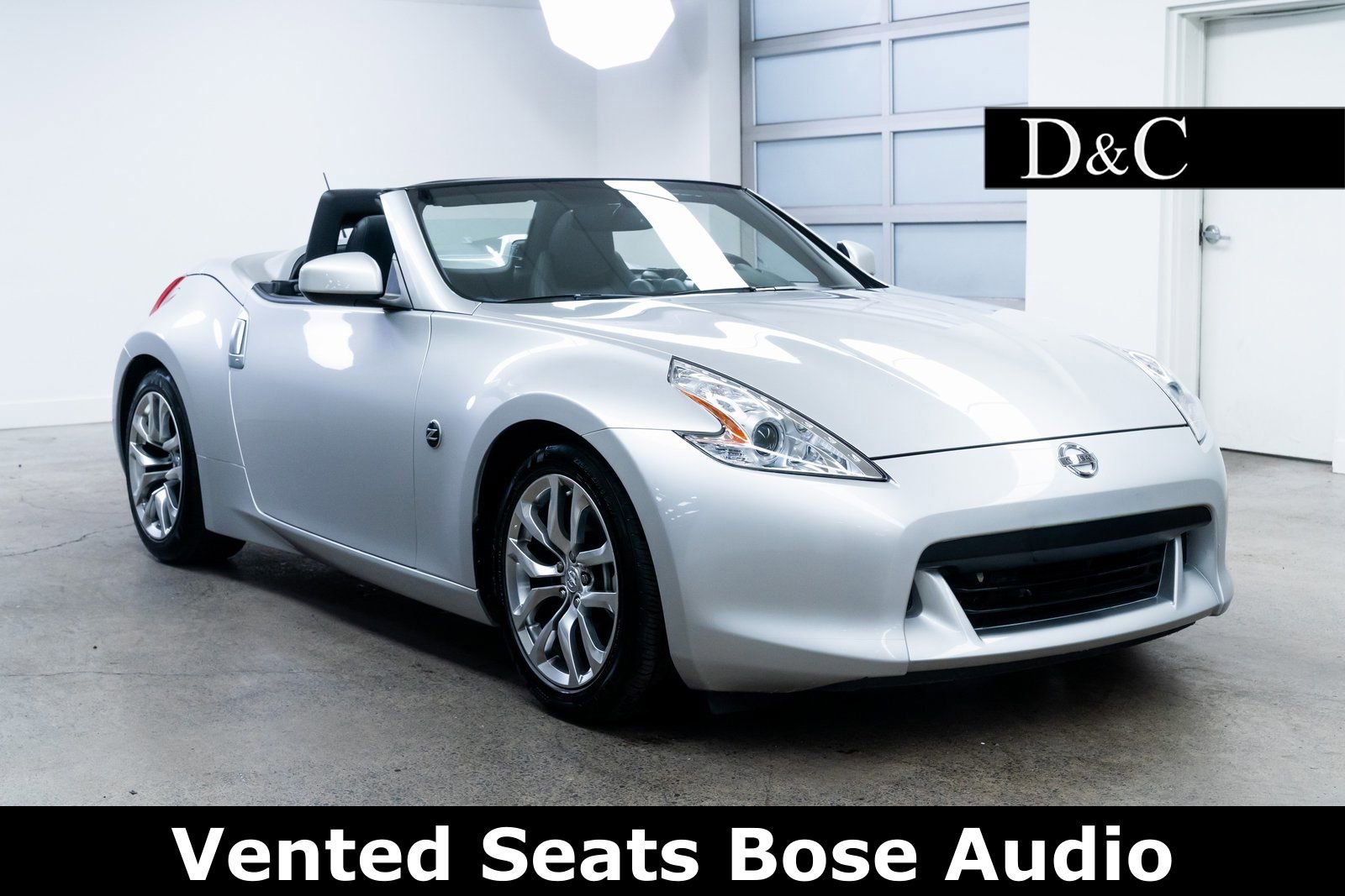 Used 2011 Nissan 370Z Touring image 1