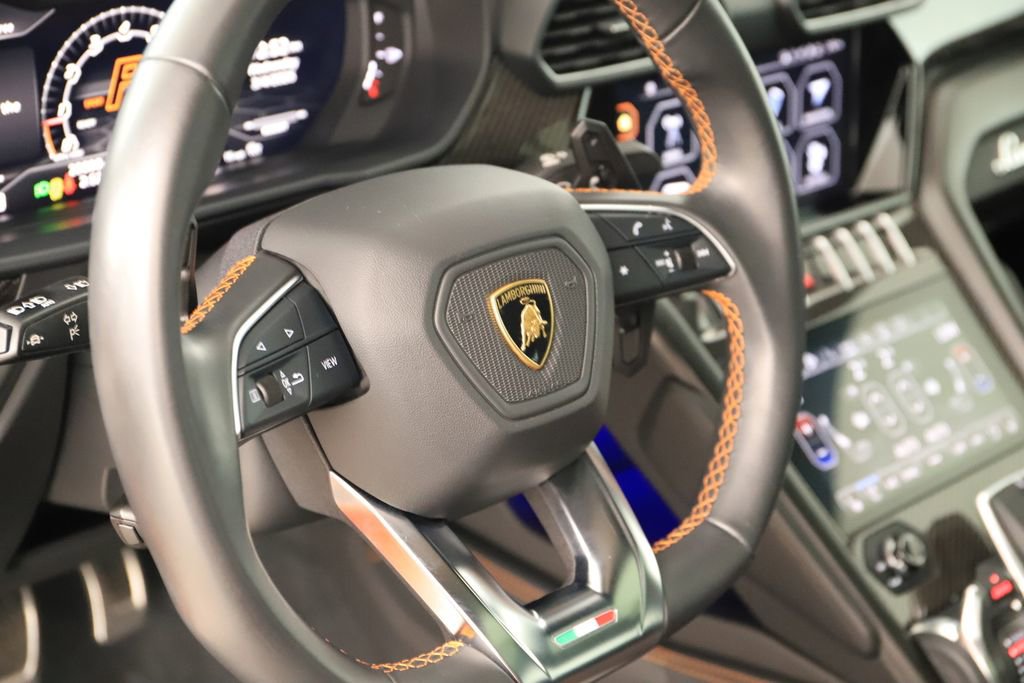 Used 2022 Lamborghini Urus image 16