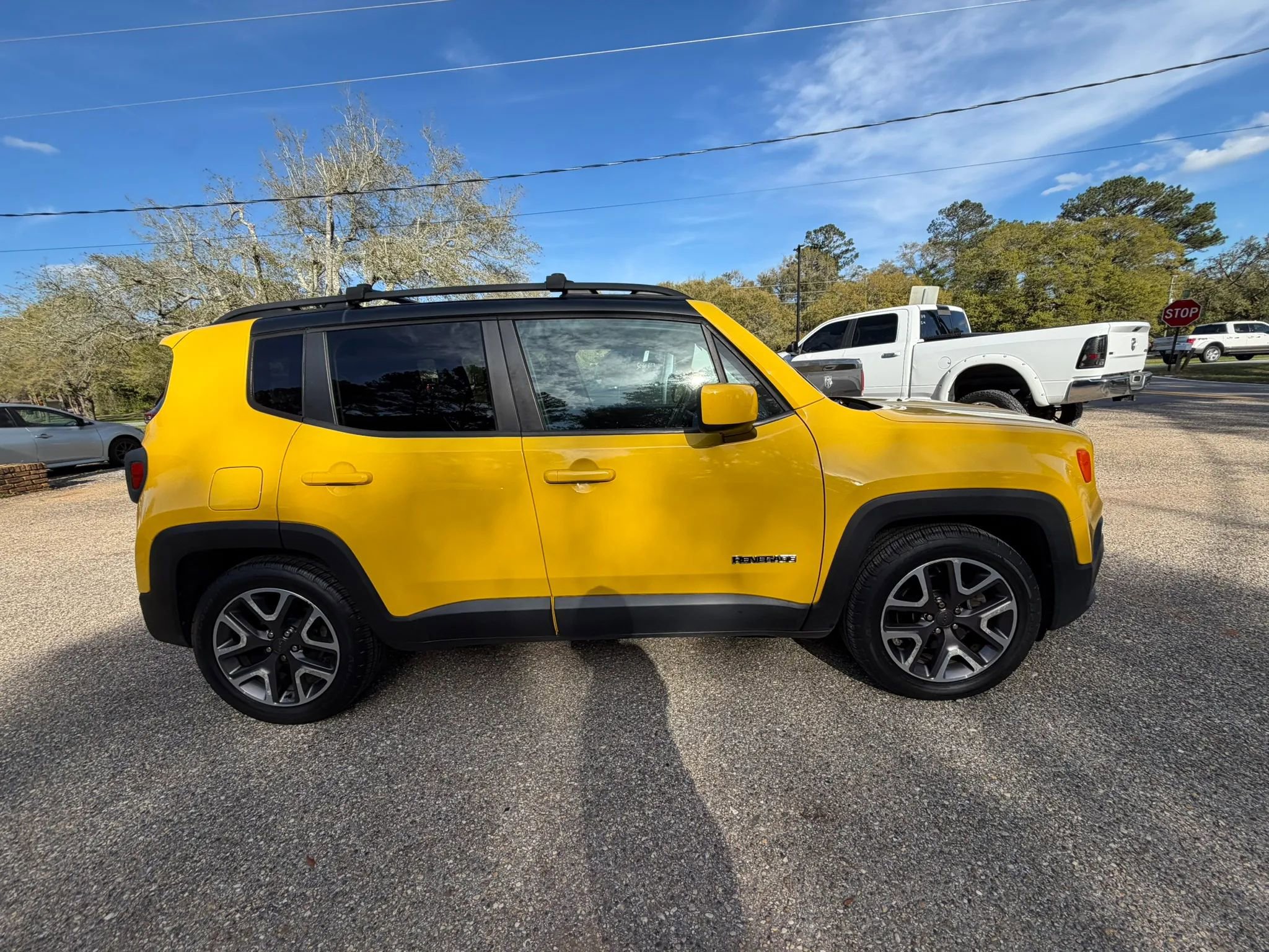 Used 2016 Jeep Renegade Latitude image 4