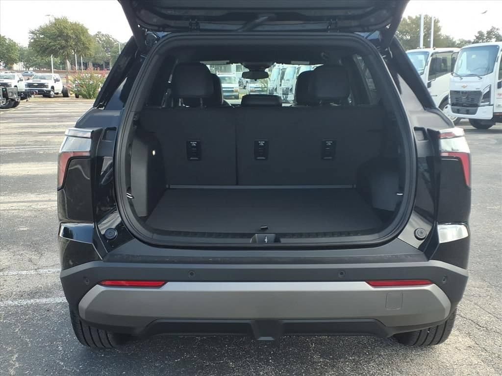 New 2027 Chevrolet Equinox LT w/ Convenience Package II FWD image 12