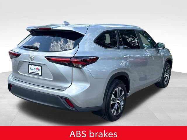 Used 2024 Toyota Highlander XLE FWD image 11