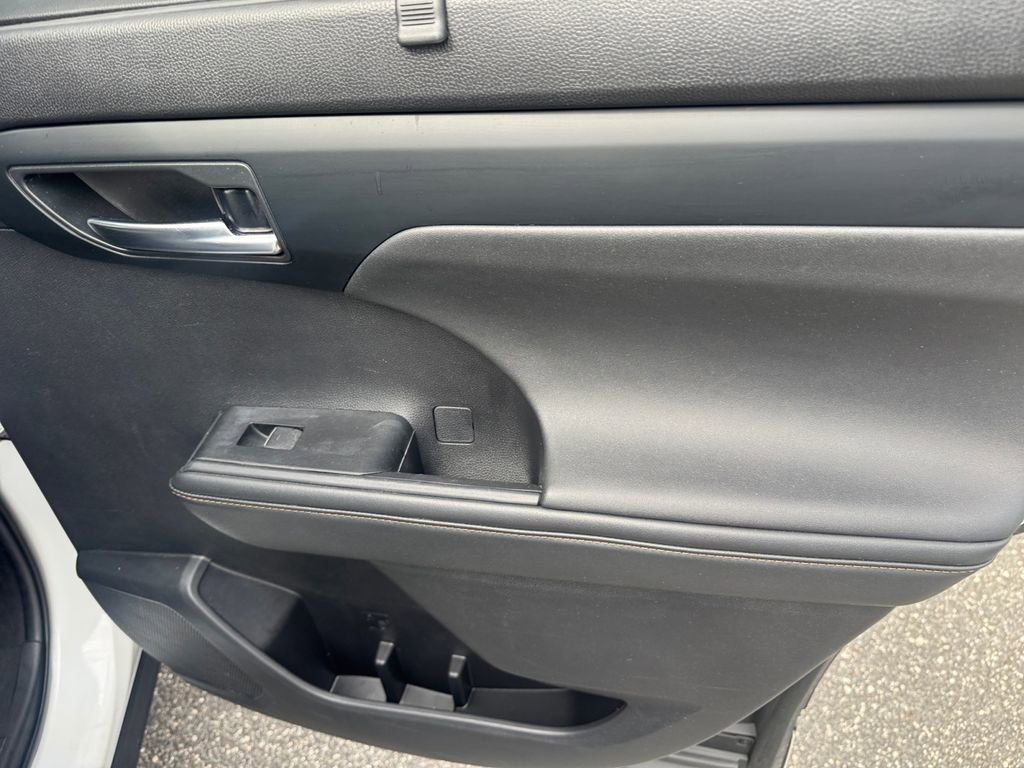 Used 2023 Toyota Highlander Bronze Edition image 23