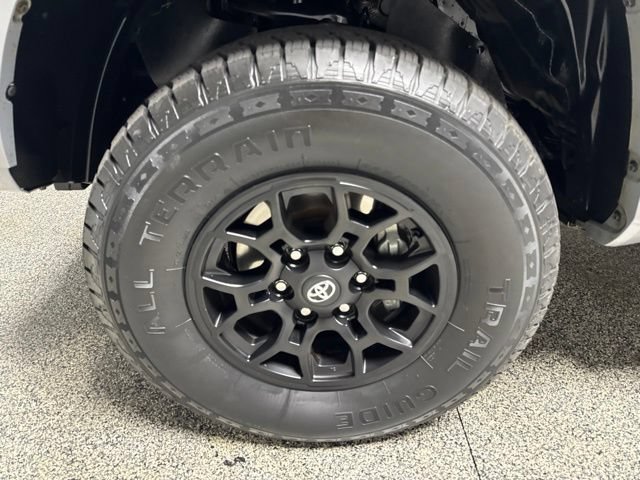 Used 2021 Toyota Tacoma SR5 w/ Technology Package AWD/4WD image 4