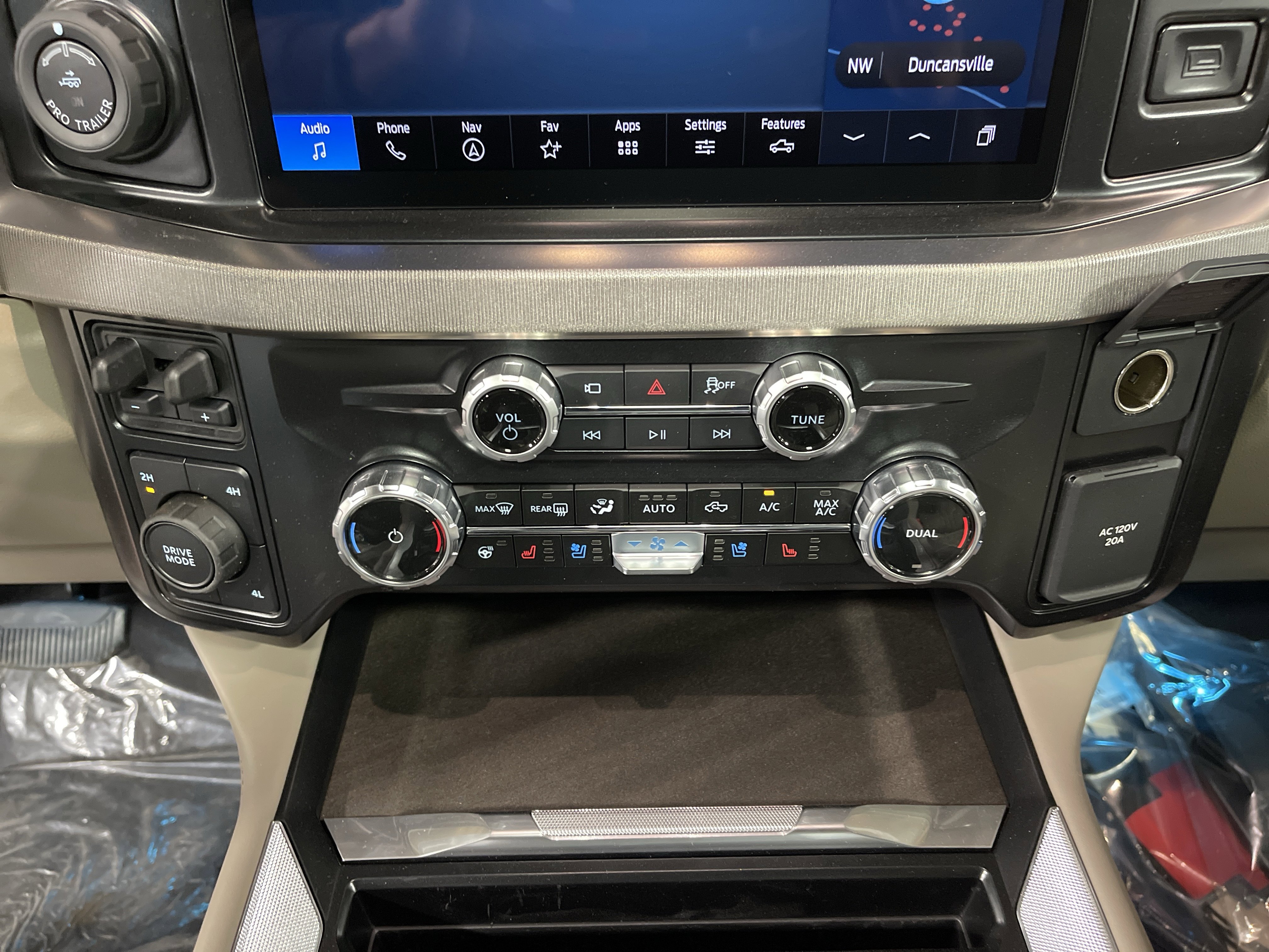 New 2026 Ford F450 Platinum w/ Platinum Plus Package image 26