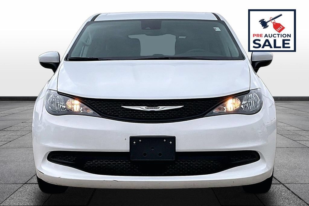 Used 2023 Chrysler Voyager LX FWD image 3
