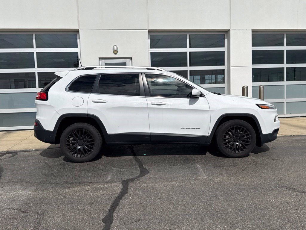 Used 2017 Jeep Cherokee Limited FWD image 3