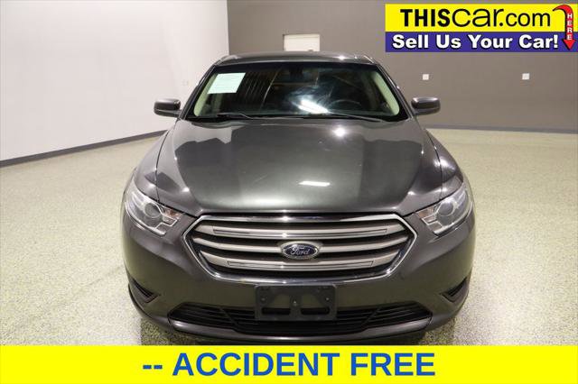 Used 2018 Ford Taurus SE image 2