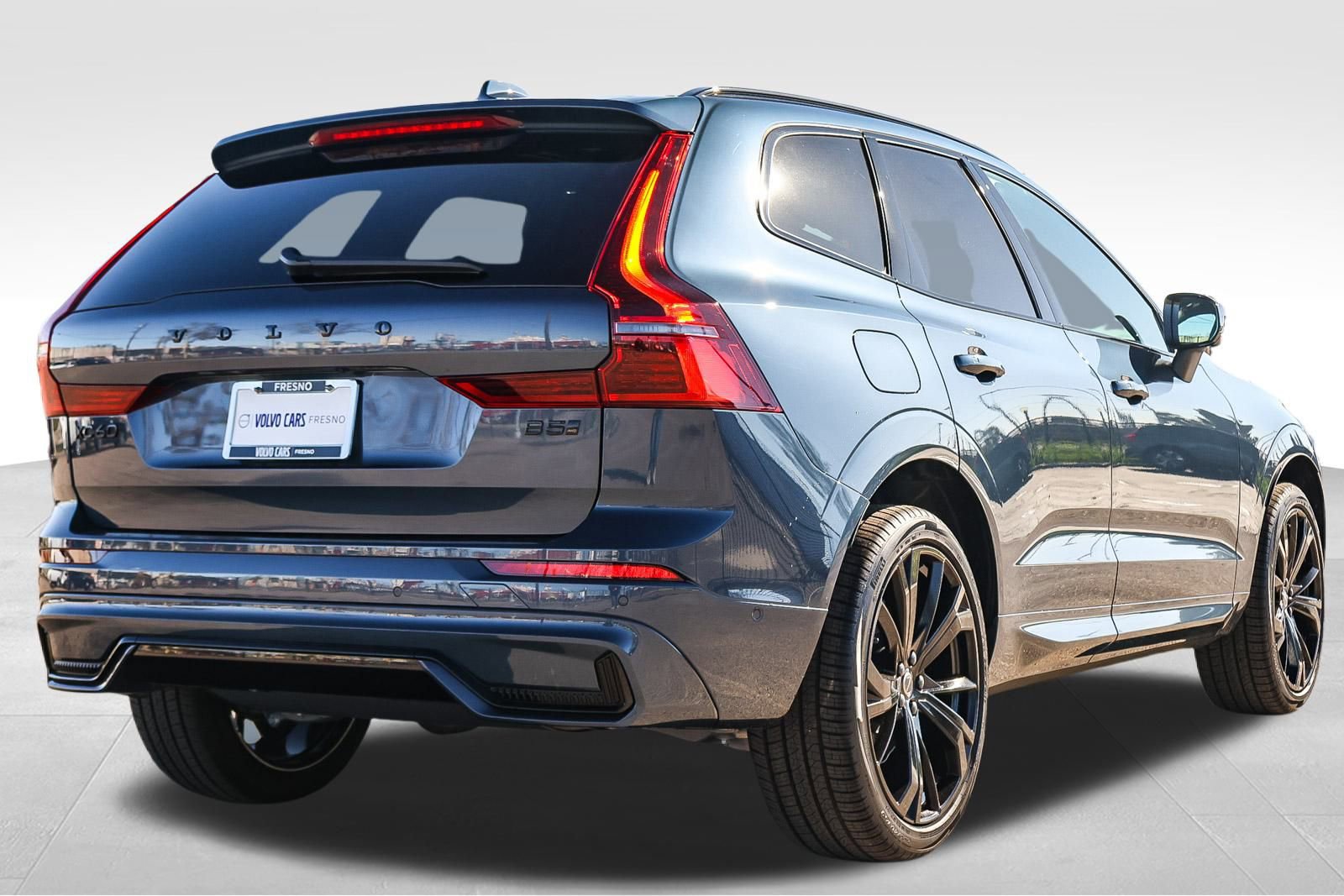 New 2026 Volvo XC60 B5 Ultra w/ Climate Package PRO image 5