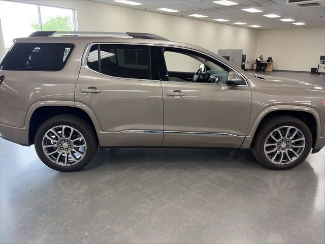 Used 2023 GMC Acadia Denali w/ Denali Technology Package AWD/4WD image 9