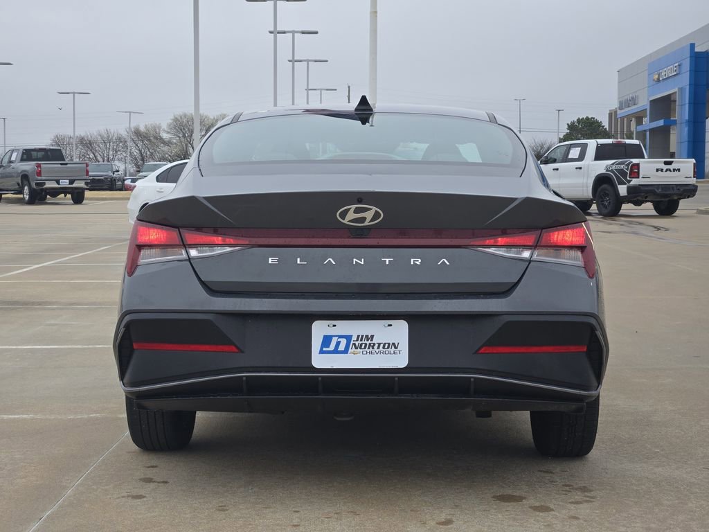 Used 2024 Hyundai Elantra SEL image 7