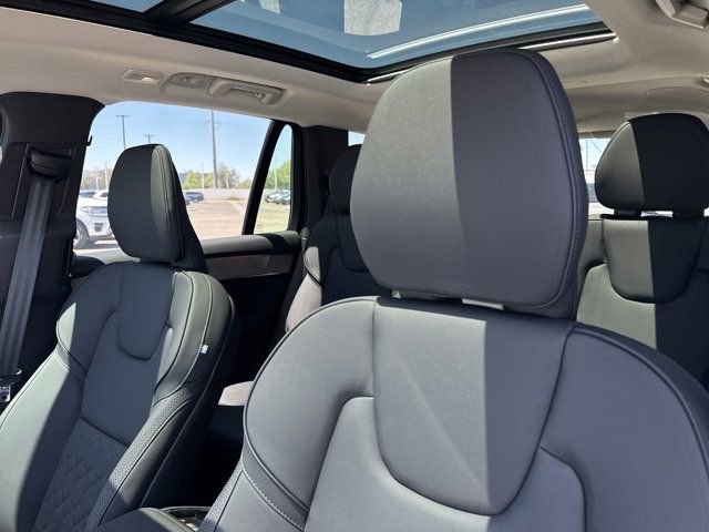 New 2025 Volvo XC90 T8 Plus w/ Protection Package Premier AWD/4WD image 17