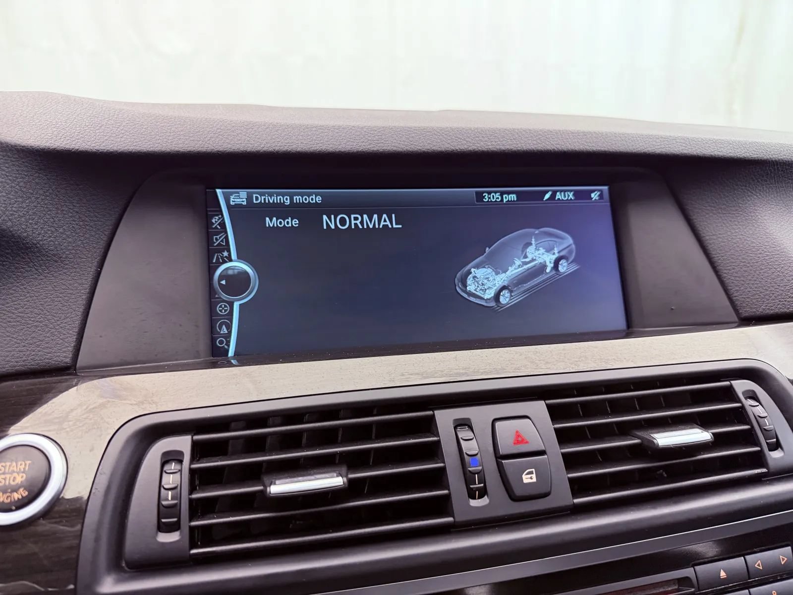 Used 2011 BMW 550i xDrive Sedan AWD/4WD image 21