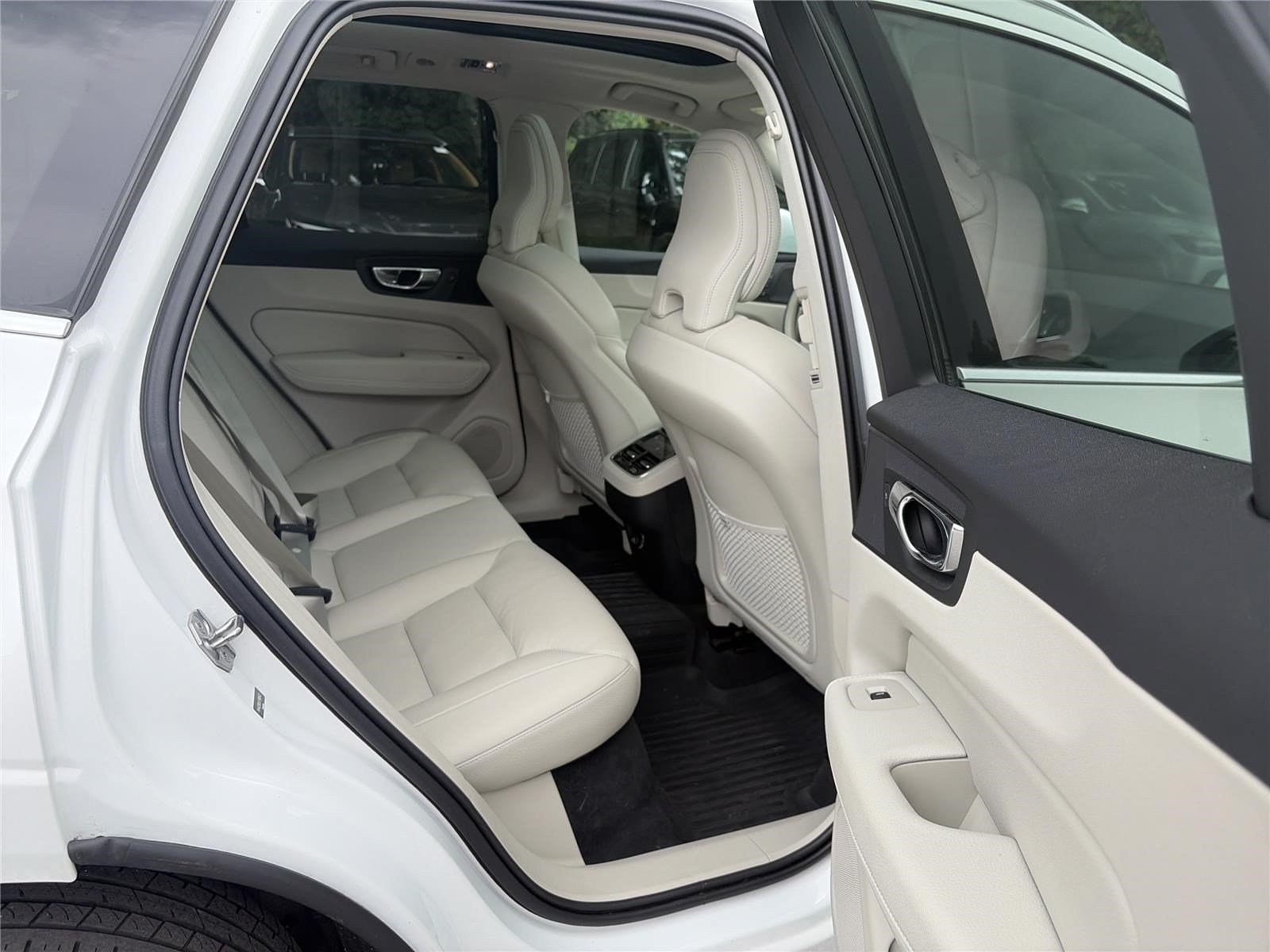 Used 2020 Volvo XC60 T6 Inscription AWD/4WD image 15