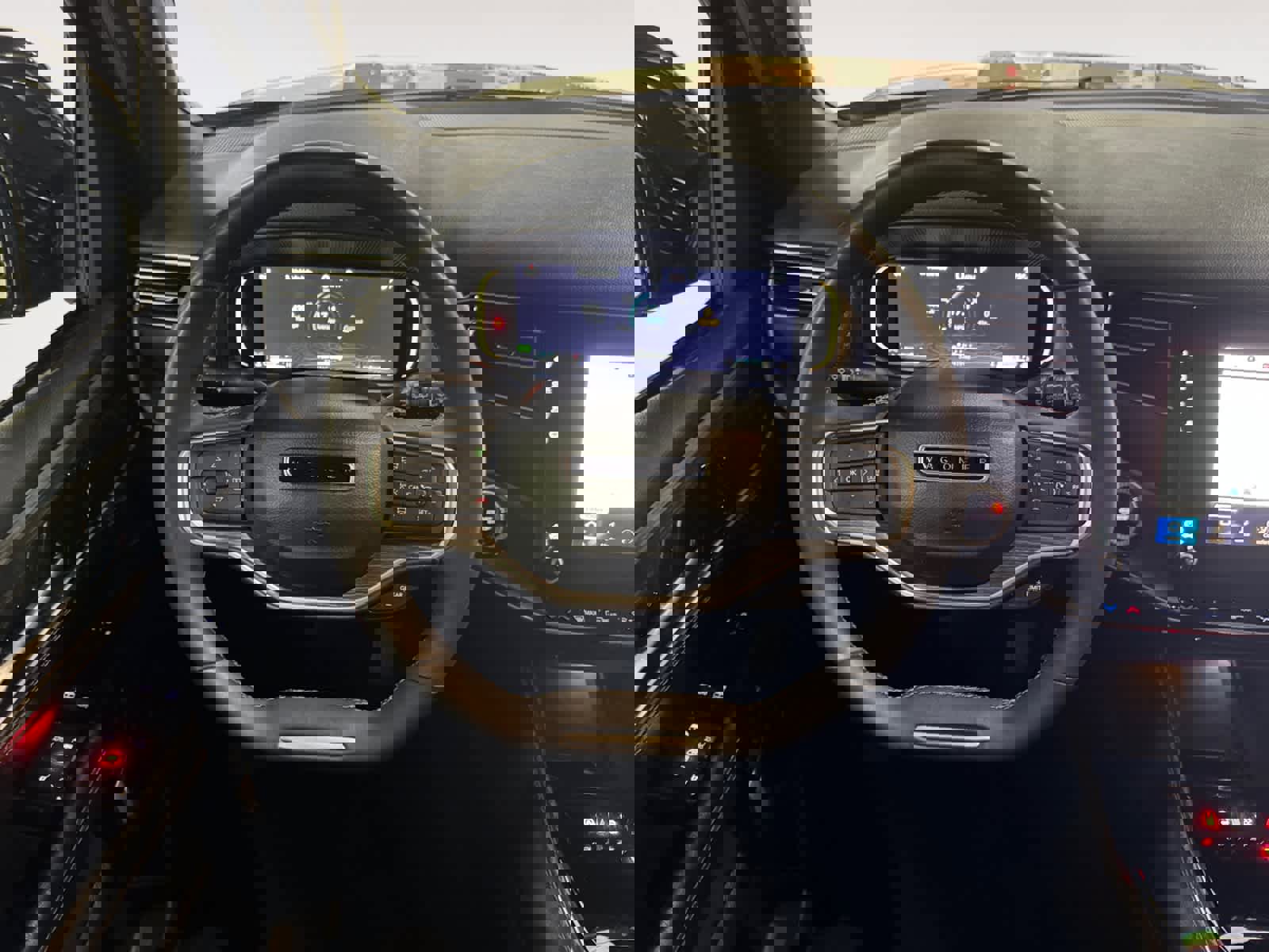 Used 2024 Jeep Wagoneer L Series II image 16