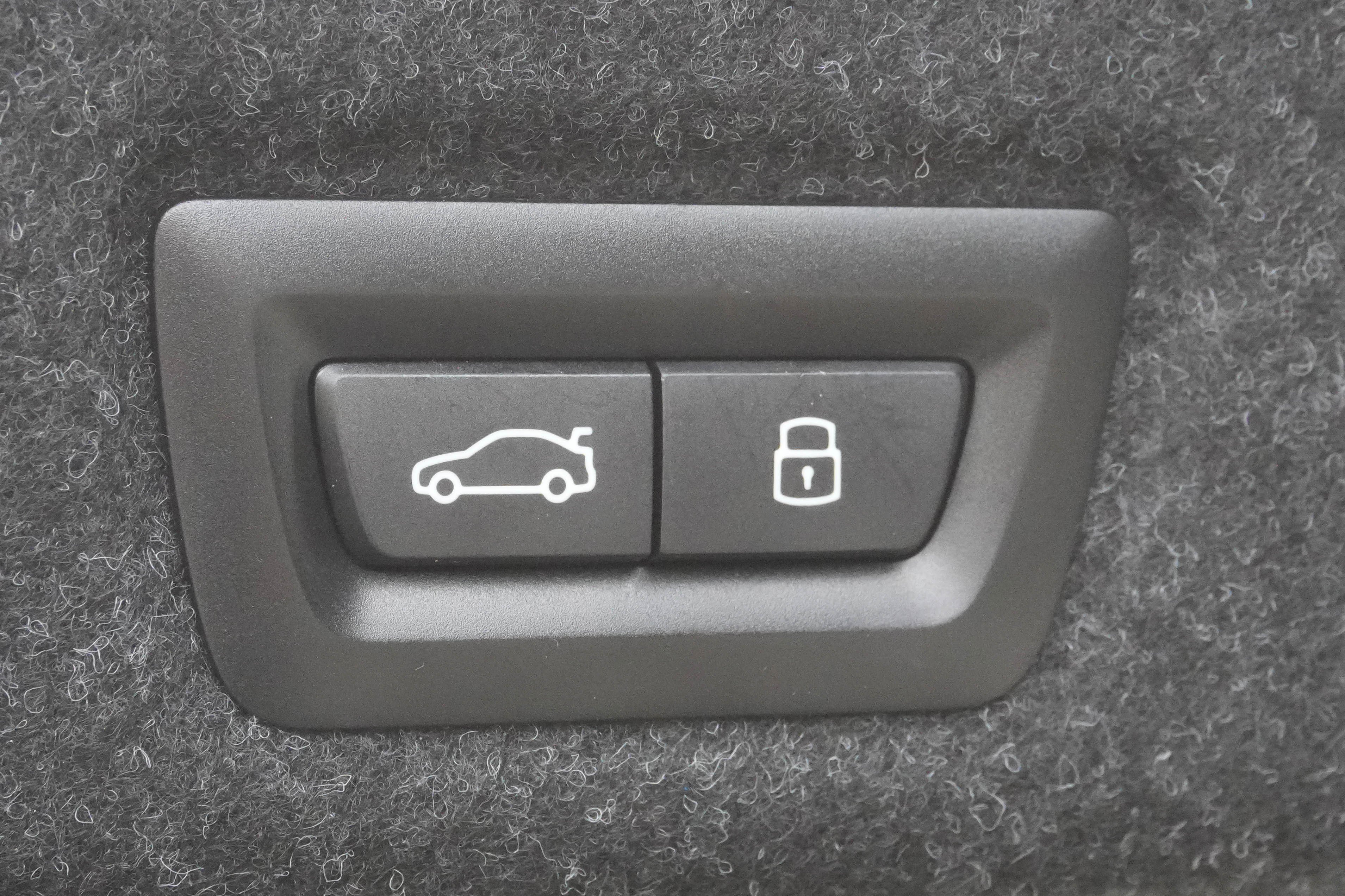 Certified 2024 BMW 530i w/ Premium Package image 39