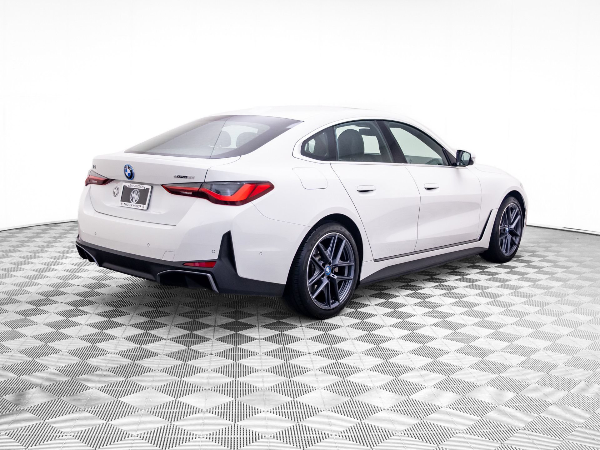 Used 2023 BMW i4 eDrive35 RWD image 5