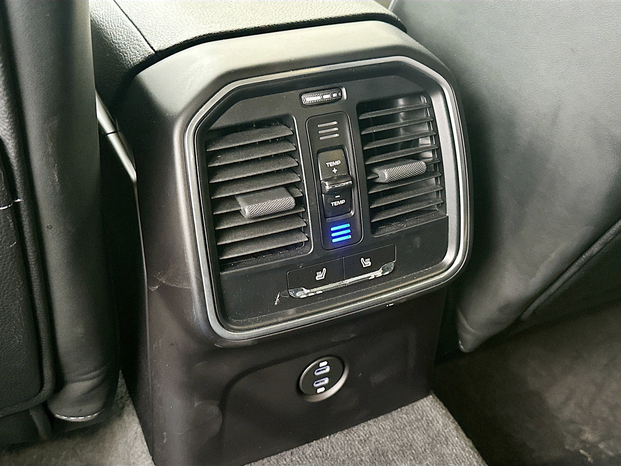 Used 2024 Porsche Macan image 25