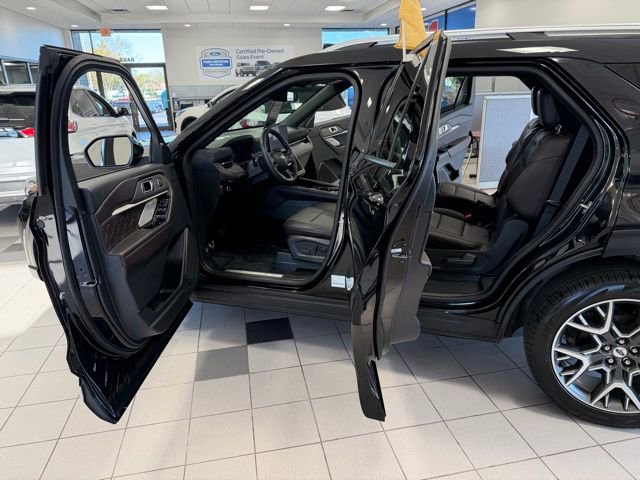 Used 2025 Ford Explorer Platinum w/ Ultimate Package AWD/4WD image 13